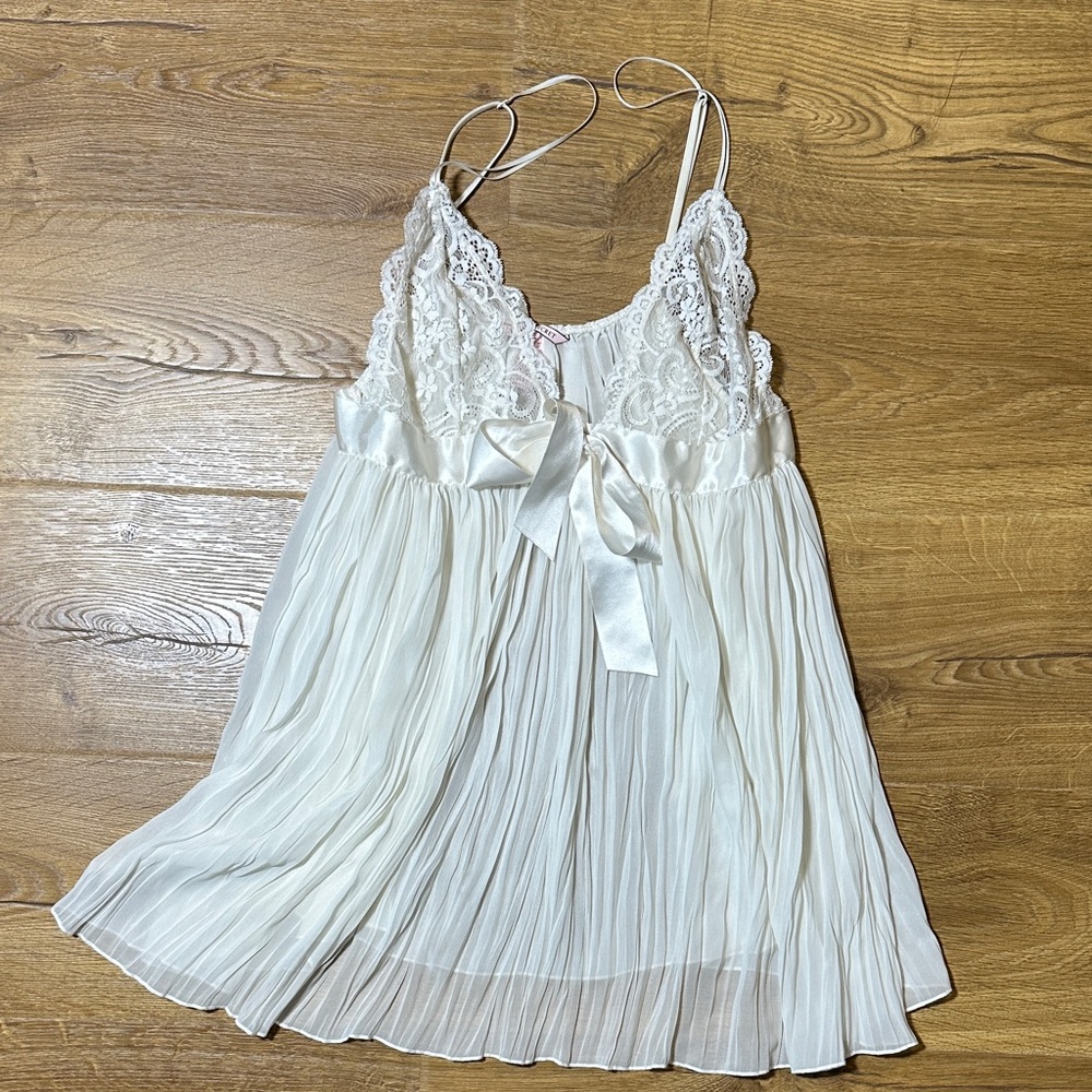 Victoria's Secret Ivory Lace-Trim Pleated Chiffon Babydoll